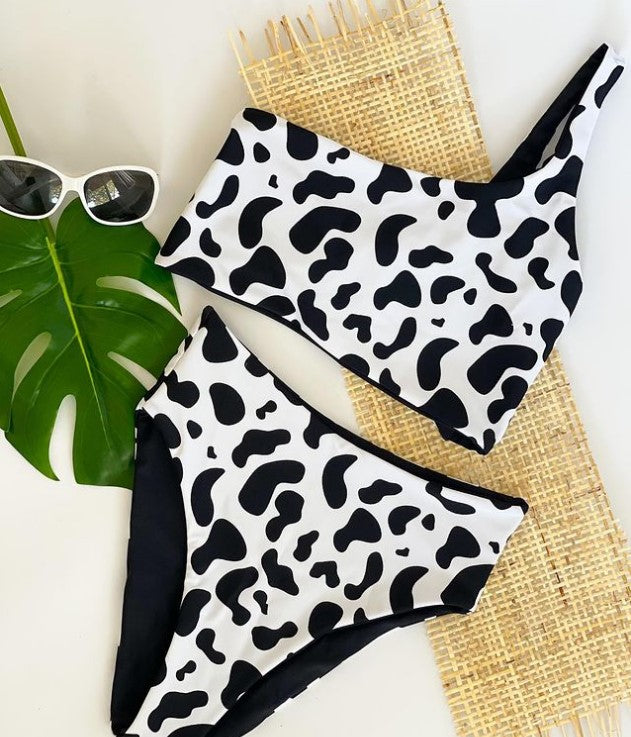 DIY Simple Bikini Learn how to make your own bathing suit